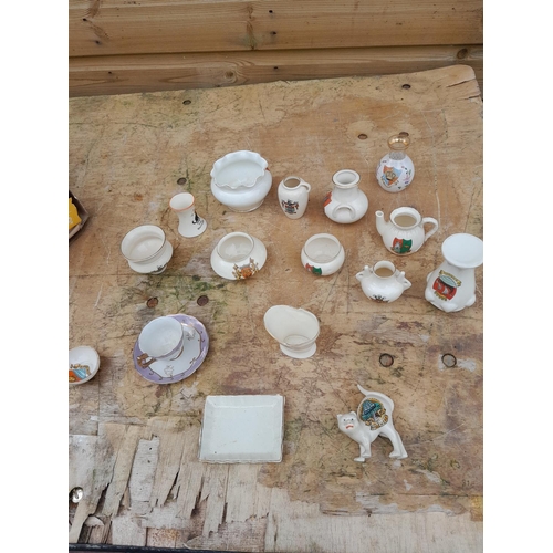 276 - Assorted pieces of crested ware