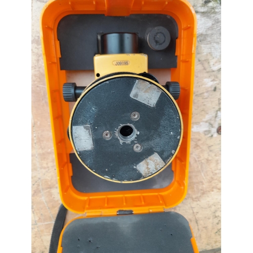 283 - 20th century surveying tool : Datum NA 20 automatic level in carry case