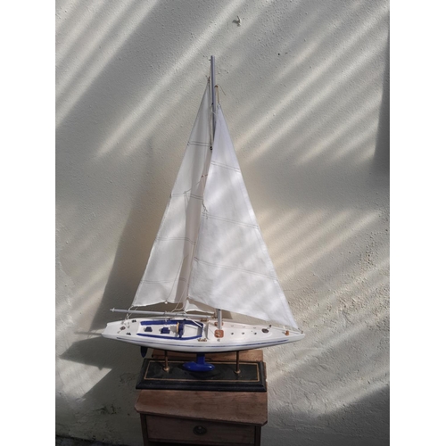 286 - Model yacht on stand