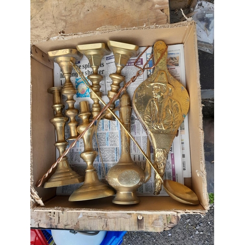 194 - Box of assorted antique and vintage brassware etc.