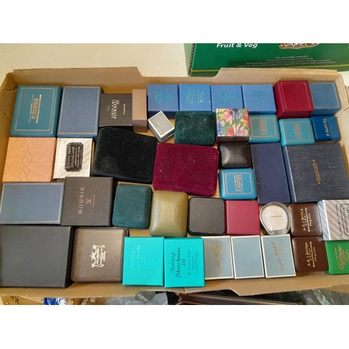 195 - Box of empty jewellery presentation boxes