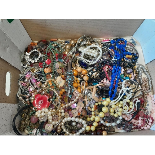 197 - Box of assorted costume jewellery