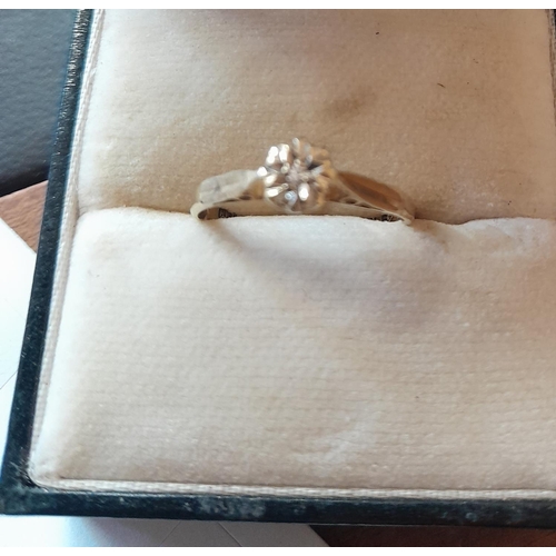 318 - 9 ct gold ring set with single diamond size L , 1.1 g