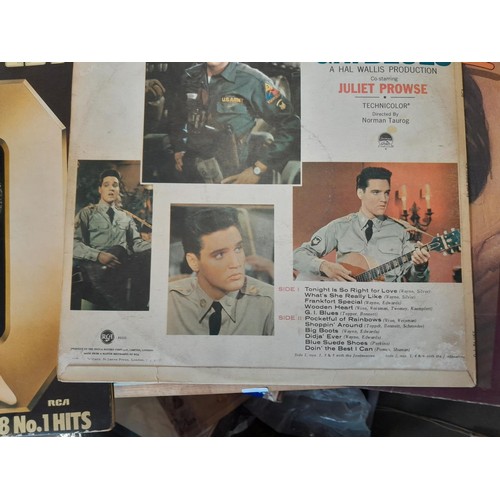 382 - Vinyl record albums : Elvis Presley