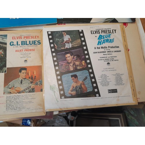 382 - Vinyl record albums : Elvis Presley