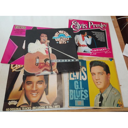 382 - Vinyl record albums : Elvis Presley