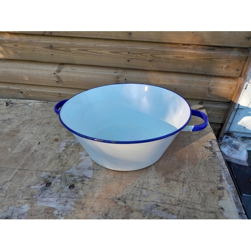 36 - Vintage enamel wash bowl