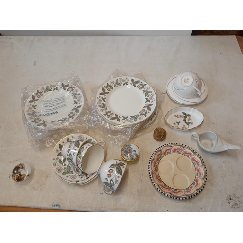 106 - Wedgwood Strawberry Hill pattern tea ware etc.