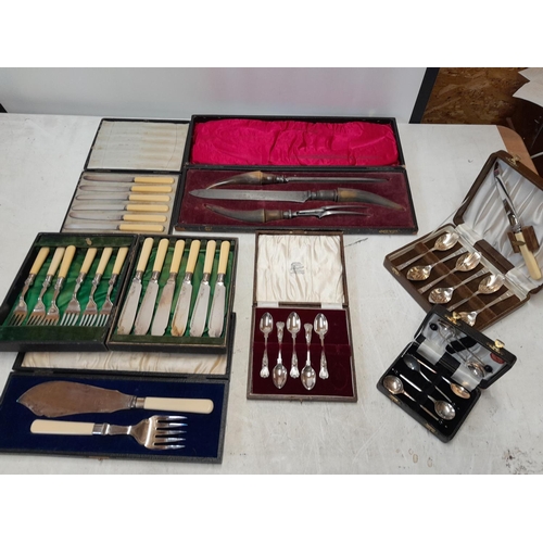 113 - Presentation cases of silver plated cutlery : fish servers, coffee bean spoons, antler handle carvin... 