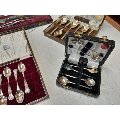 113 - Presentation cases of silver plated cutlery : fish servers, coffee bean spoons, antler handle carvin... 