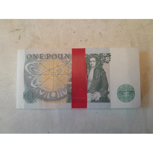 306 - Mint and consecutive run of 100 Bank of England one pound notes, David Somerset Chie Cashier, CN 07 ... 
