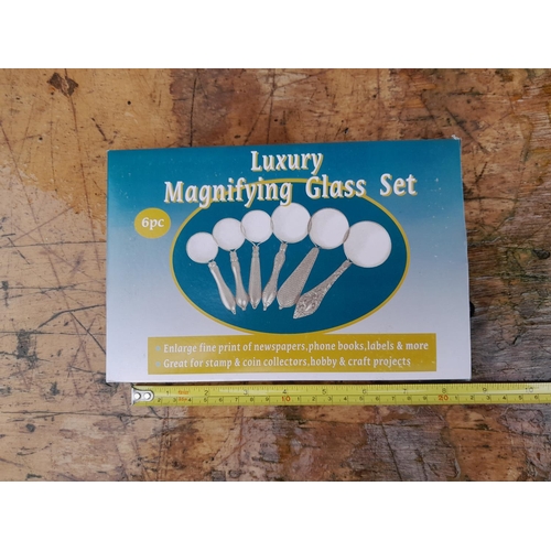 424 - Magnifying glass set, new and boxed