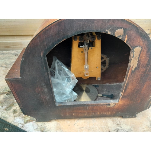 208 - Vintage oak case Enfield mantle clock with pendulum