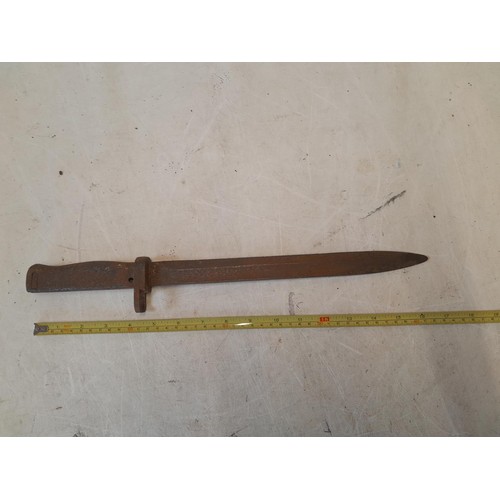 210 - World War II era bayonet note condition issues