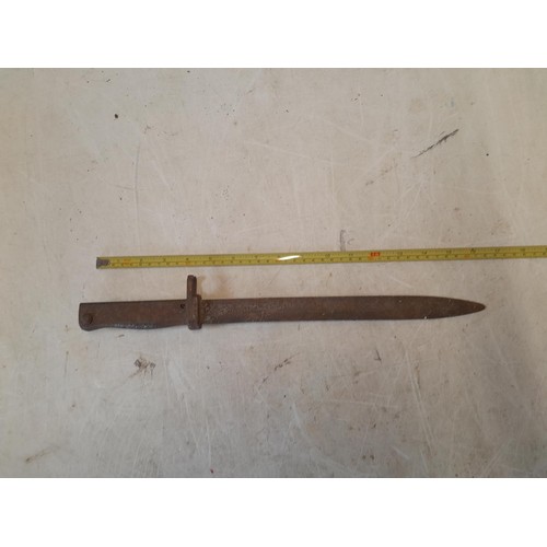 210 - World War II era bayonet note condition issues