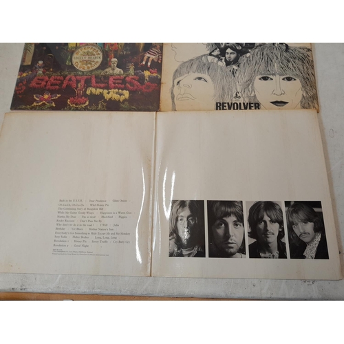 55 - 3 x vinyl record albums : The Beatles white album No. 134985 Stereo,  Sgt Pepper with cut out Stereo... 