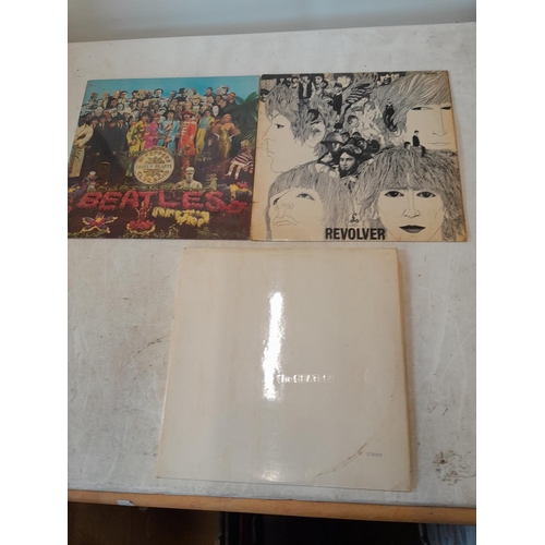 55 - 3 x vinyl record albums : The Beatles white album No. 134985 Stereo,  Sgt Pepper with cut out Stereo... 