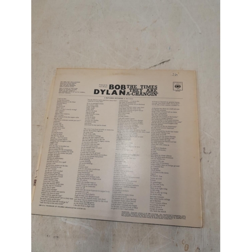 59 - 1 x vinyl record albums : Bob Dylan The Times They Are a Changing , record in VGC sleeve need re glu... 