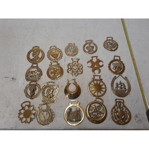 91 - 20 x vintage horse brasses