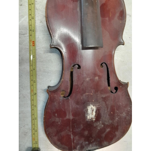 101 - Early 20th century violin, full back, note splitting on front