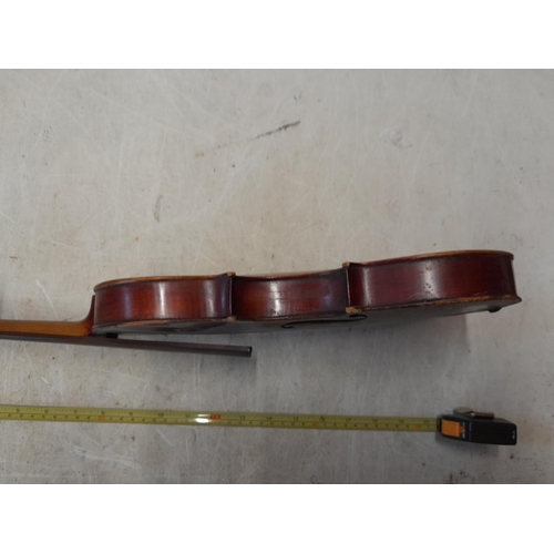 101 - Early 20th century violin, full back, note splitting on front