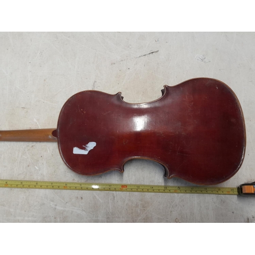 101 - Early 20th century violin, full back, note splitting on front