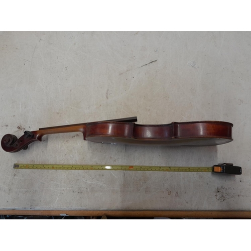 101 - Early 20th century violin, full back, note splitting on front