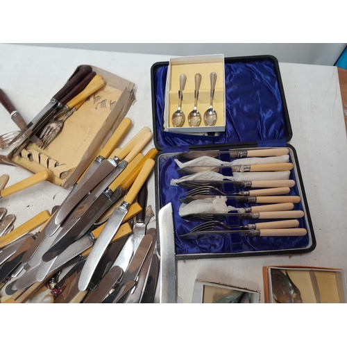 98 - Various sets and other vintage plated cutlery