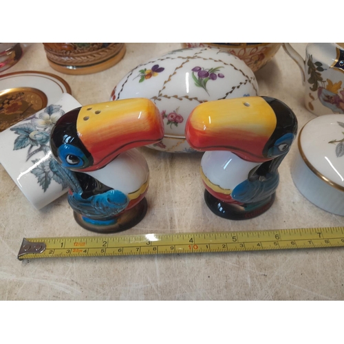 143 - Decorative china : Heritage Guinness Toucan salt and pepper, coloured glassware , Royal Worcester pi... 