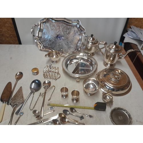 160 - Assorted silver plated ware, toast rack, tea set, serving dish and tray etc.