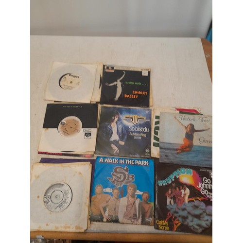 175 - Assorted vinyl singles : commercial pop from 1970s & 1980s