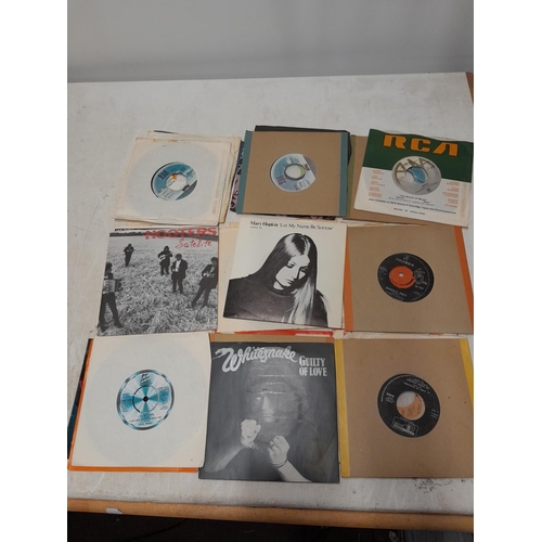 300 - 45 x vinyl single records, many interesting titles, rock and pop from the 1960s - late 1980s, from a... 