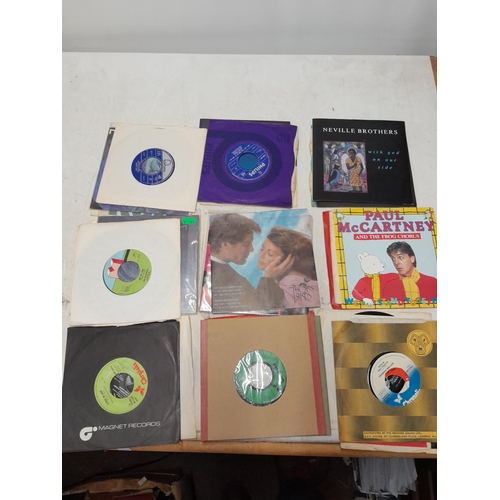 301 - 45 x vinyl single records, many interesting titles, rock and pop from the 1960s - late 1980s, from a... 