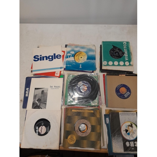 301 - 45 x vinyl single records, many interesting titles, rock and pop from the 1960s - late 1980s, from a... 