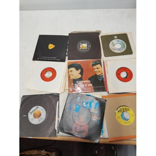 304 - 57  x vinyl single records, many interesting titles, rock and pop from the 1960s - late 1980s, from ... 