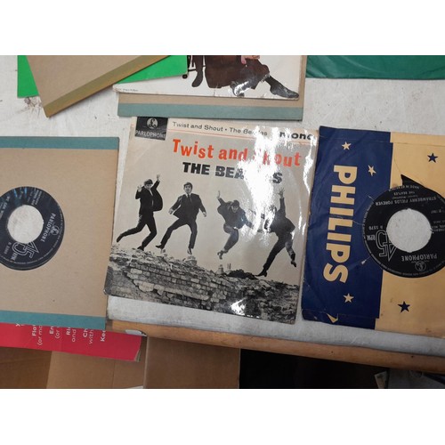 306 - Beatles vinyl record singles & EPs