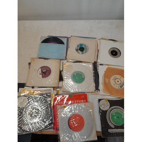 307 - Assorted Ex DJ record singles, commercial pop from the 1960s - late 1980s