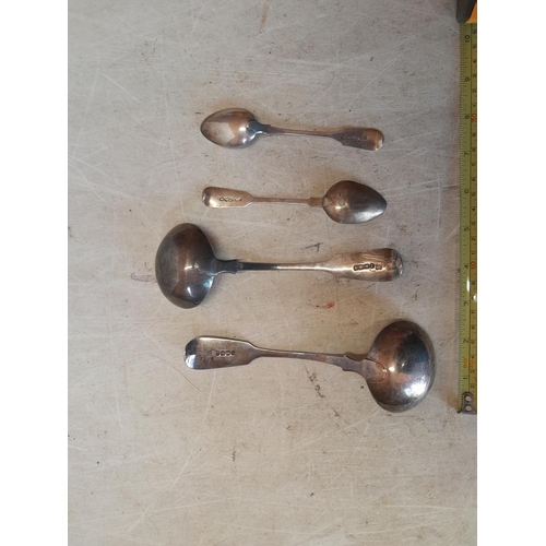 314 - 19th century Exeter silver soup spoons and teaspoons differing makers 152 g