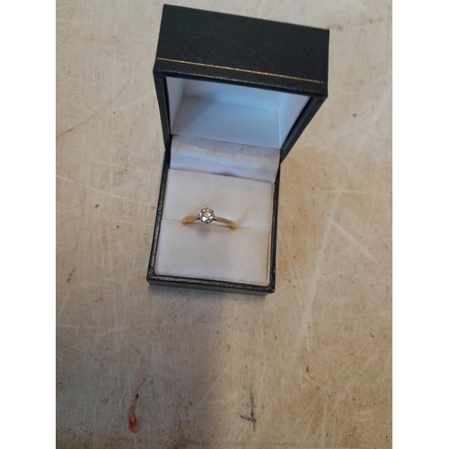 315 - Nice 18 ct gold ring set with single diamond size M- N, diamond approx 2.3 mm in diameter 2.5 g