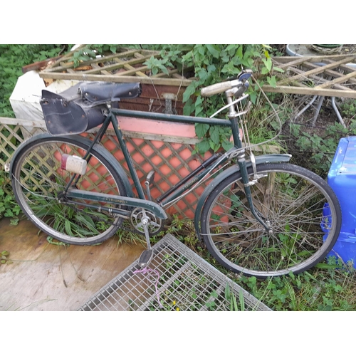 324 - Vintage Gents Triumph shopper bicycle