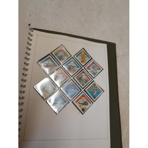 35 - Stamps of the Commonwealth from the 1980s in 3 x Collectors Range albums & 2 x very sparsely filled ... 