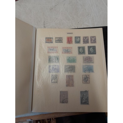 52 - Stamps of UK, Commonwealth and World offered mint and used in five albums