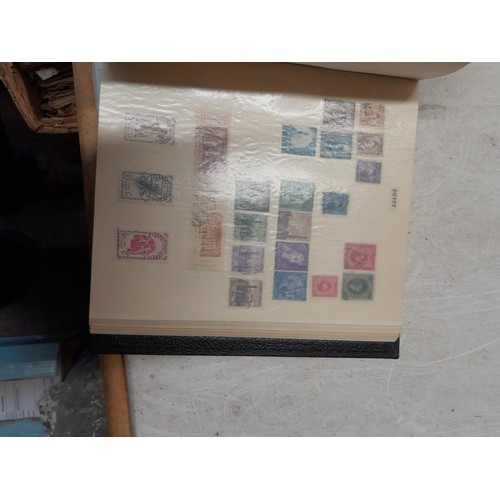 52 - Stamps of UK, Commonwealth and World offered mint and used in five albums