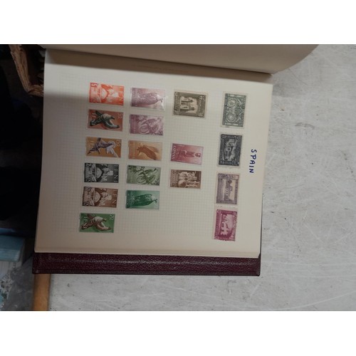 52 - Stamps of UK, Commonwealth and World offered mint and used in five albums