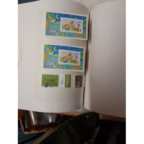 53 - Stamps of UK, Commonwealth and World offered mint and used in  albums and stock book