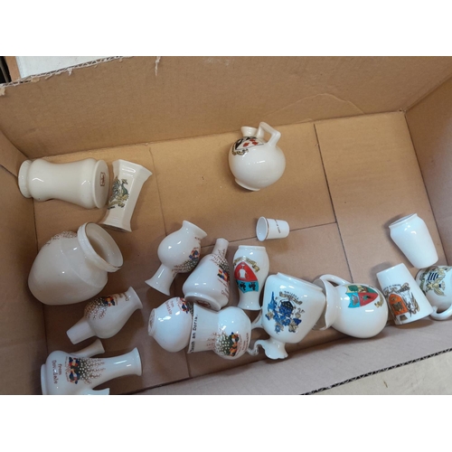 100 - Assorted pieces of crested ware