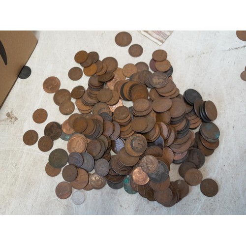 111 - 1.2 kg of post 1947 base metal Sixpences, Victorian and later copper Pennies and Half Pennies and fo... 