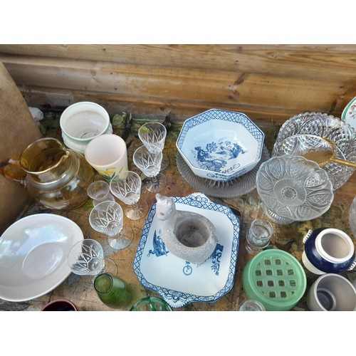 205 - Assorted decorative china and glassware : vaseline glass vase, blue and white ware etc.