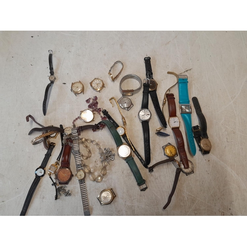 458 - Assorted modern and vintage watch spares