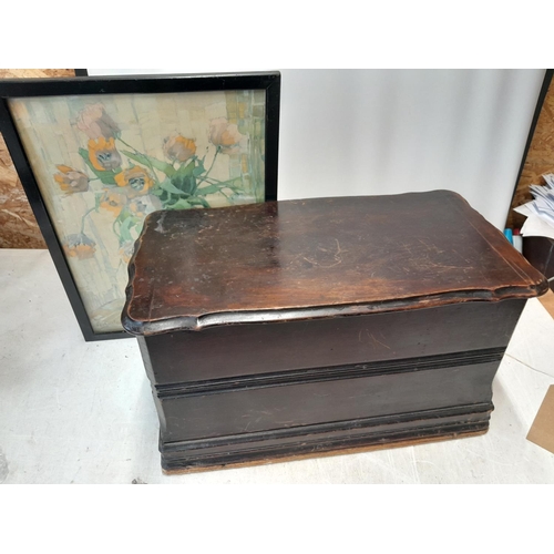 464 - Vintage sewing machine case and print